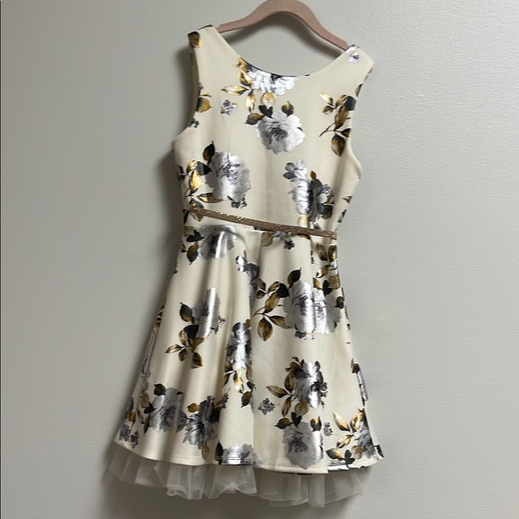 Elegant Floral Kids Dress with Gold Cardigan - Picture 7 of 8